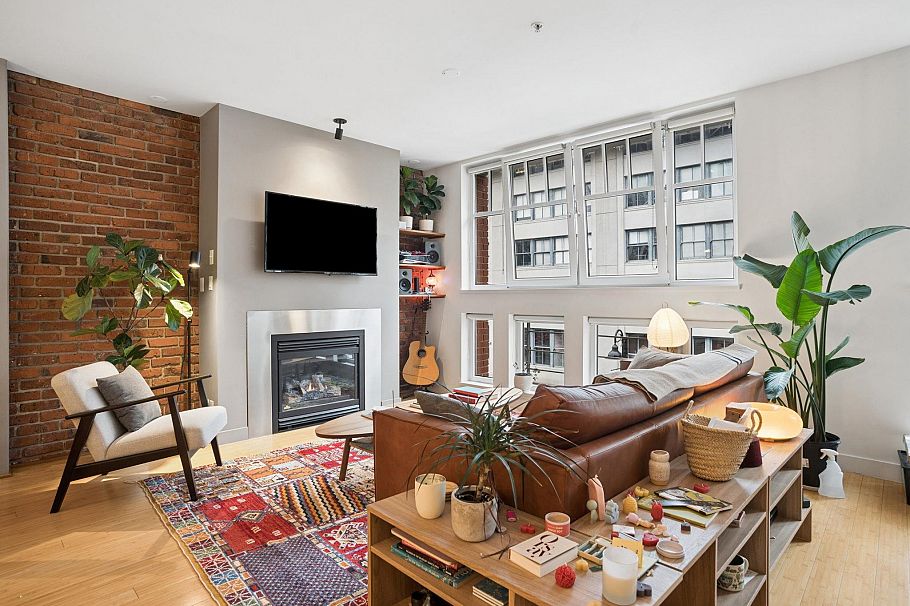 401 1072 Hamilton Street Vancouver, BC - 2