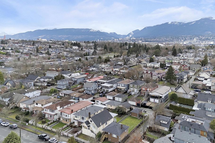3153 Parker Street Vancouver, BC - 24
