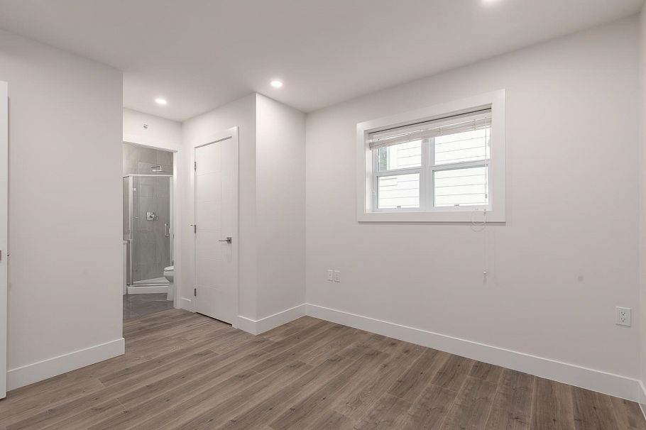 2255 E 35th Avenue Vancouver, BC - 21