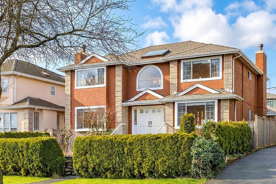 1563 W 59th Avenue Vancouver, BC - 1