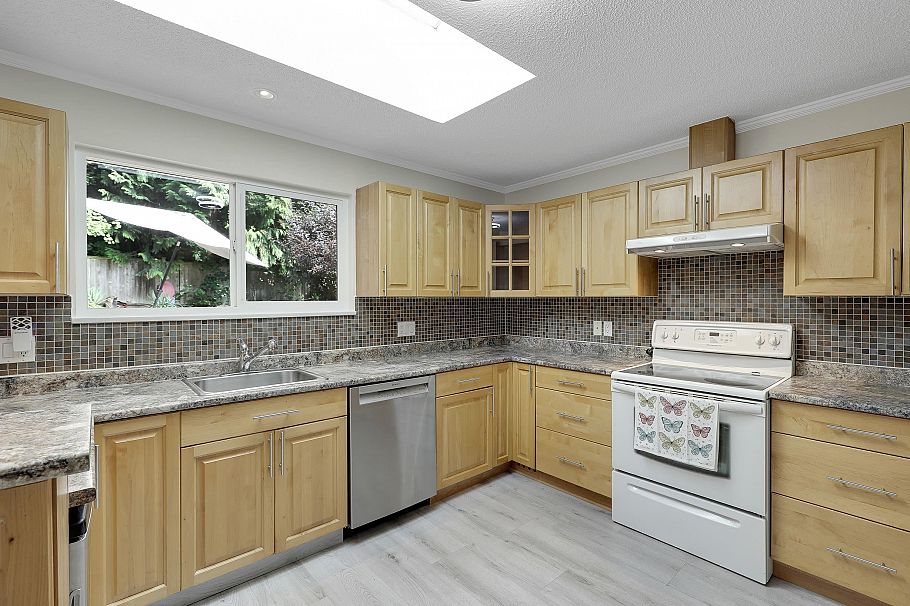 732 E 29th Street North Vancouver, BC - 10