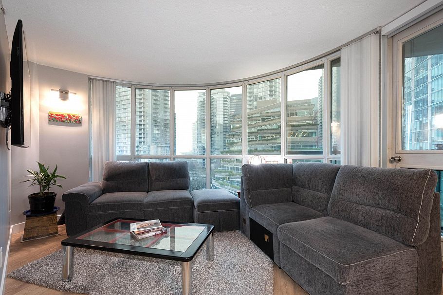 806 555 Jervis Street Vancouver, BC - 4