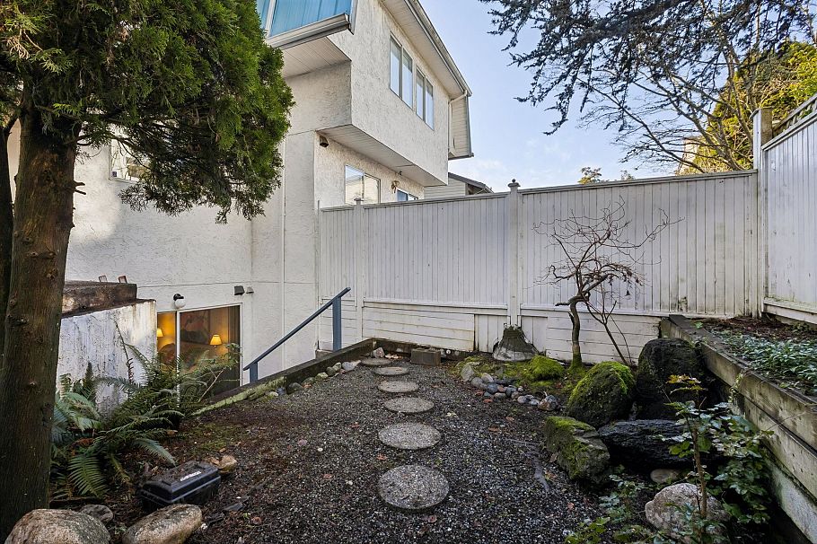 232 E 11th Street North Vancouver, BC - 22