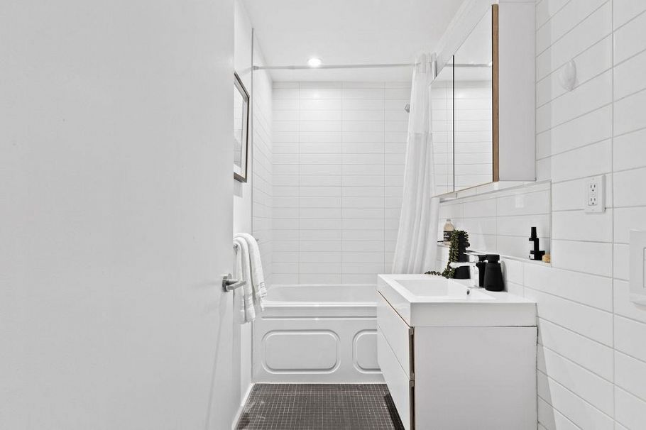 303 219 E Georgia Street Vancouver, BC - 11