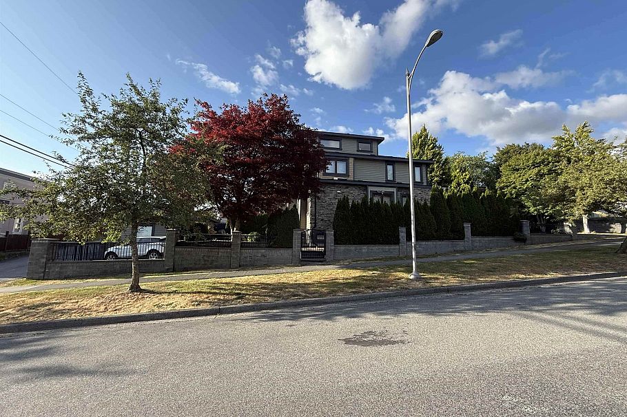 7689 Jasper Crescent Vancouver, BC - 3