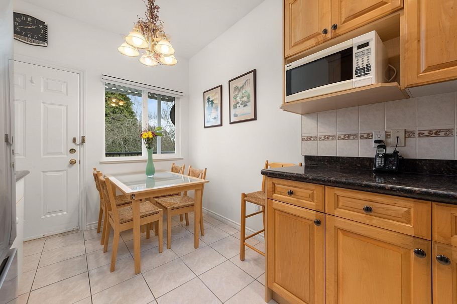 2423 E 4th Avenue Vancouver, BC - 11