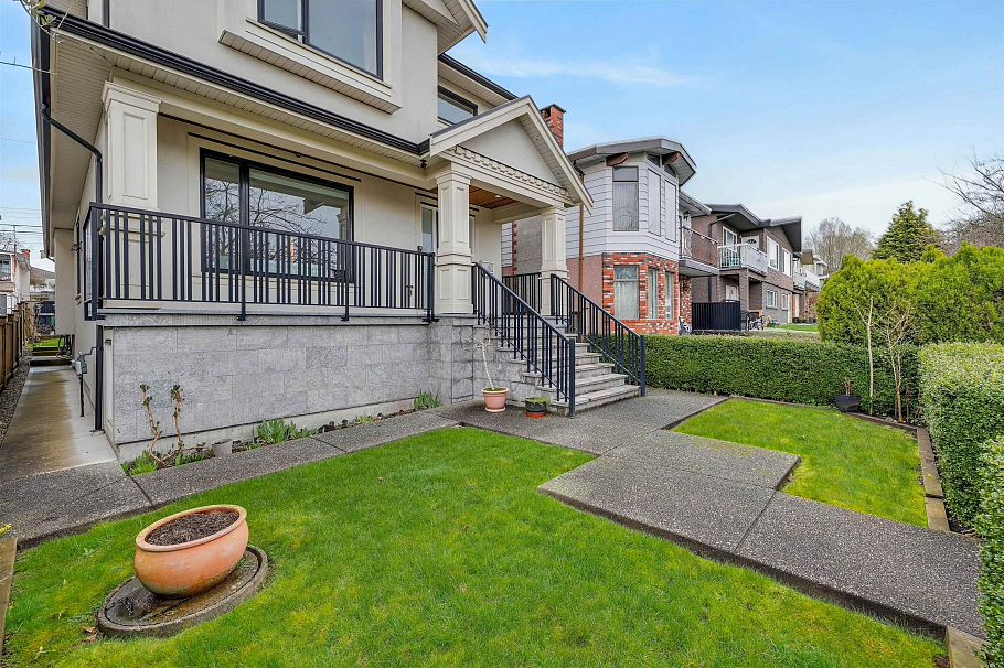 3933 Union Street Burnaby, BC - 3