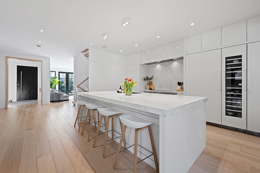 968 Belvista Crescent North Vancouver, BC - 8