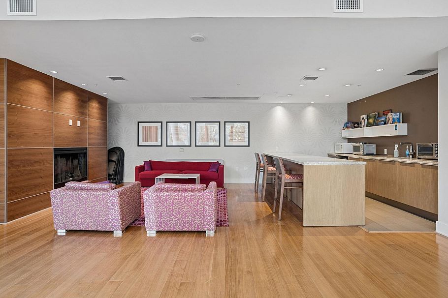 102 128 Athletes Way Vancouver, BC - 35