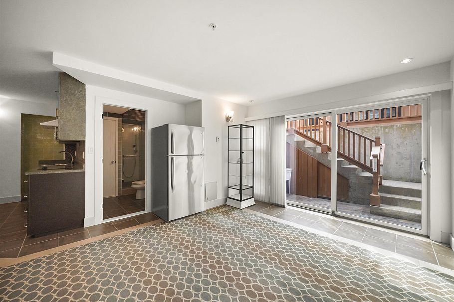 6733 Vivian Street Vancouver, BC - 31