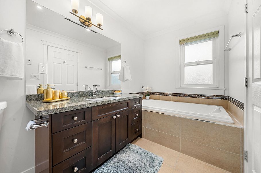 2733 Tempe Glen Drive North Vancouver, BC - 23