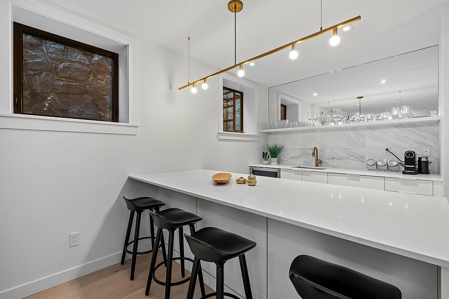 968 Belvista Crescent North Vancouver, BC - 32