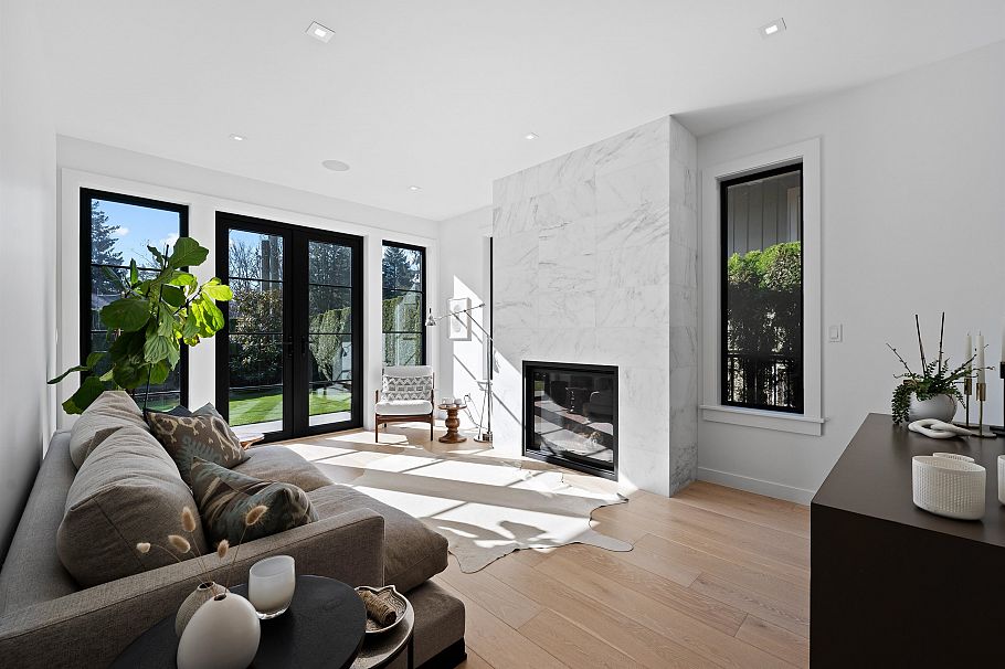 968 Belvista Crescent North Vancouver, BC - 2