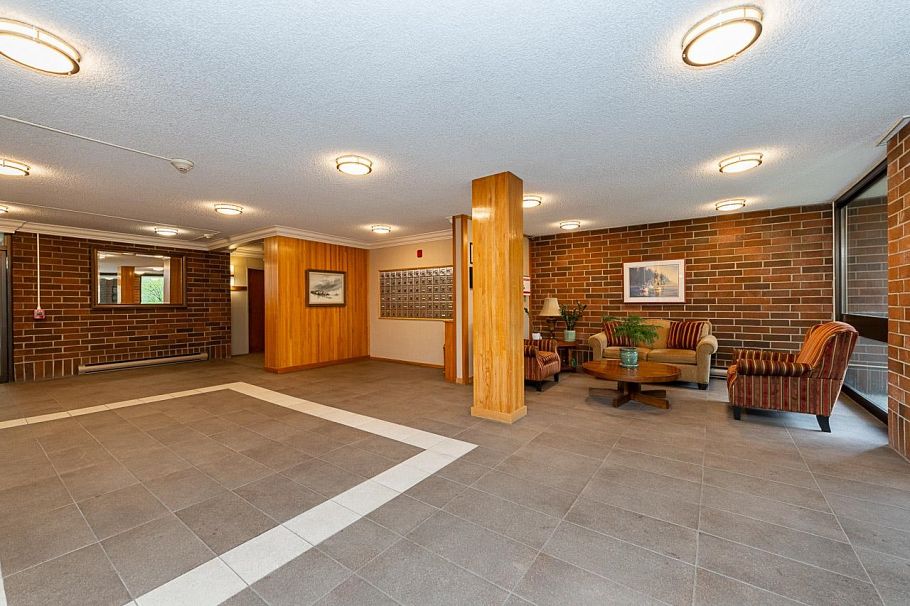 211 2101 Mcmullen Avenue Vancouver, BC - 5