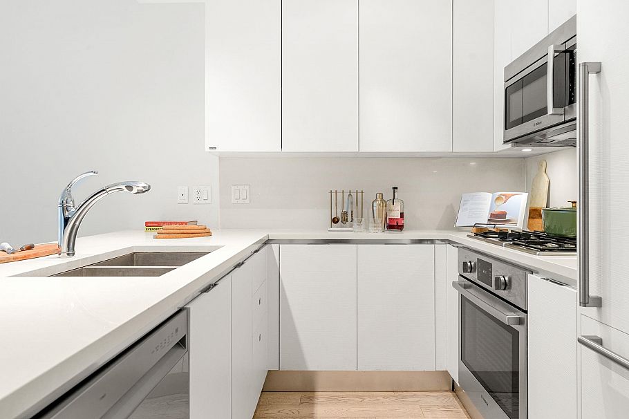 208 199 Victory Ship Way North Vancouver, BC - 10