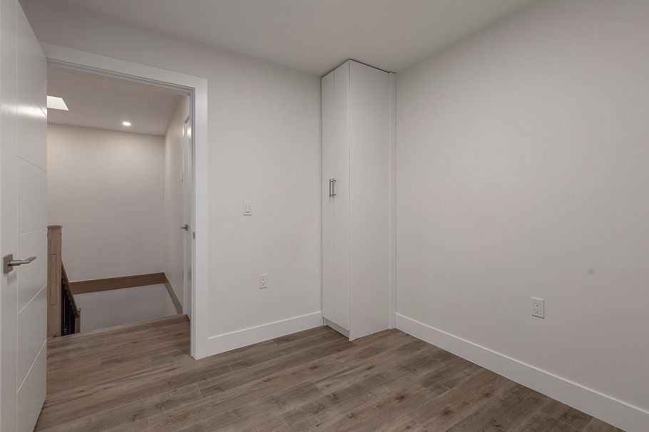 2255 E 35th Avenue Vancouver, BC - 17