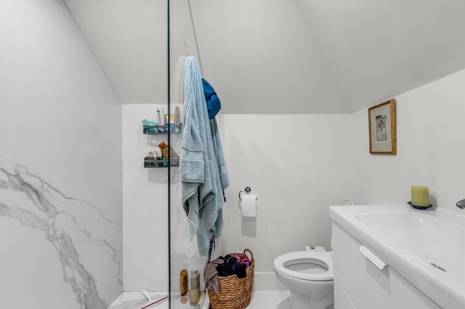 354 W 15th Avenue Vancouver, BC - 17