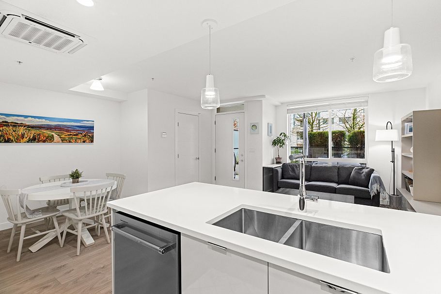 TH5 128 E 8th Street North Vancouver, BC - 2