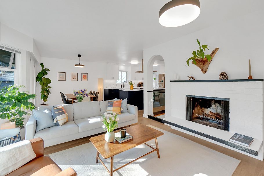 1652 Coleman Street North Vancouver, BC - 1