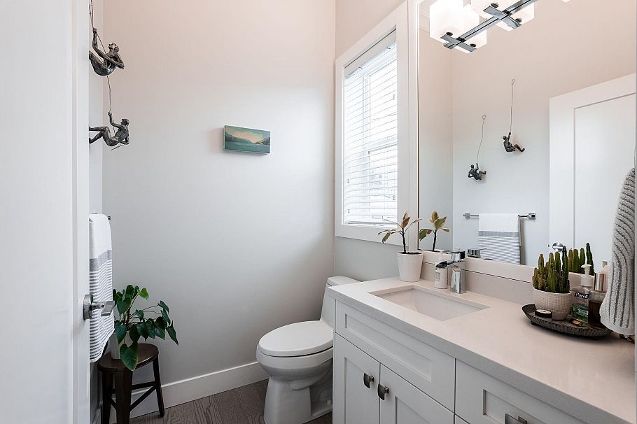 1371 E 13th Avenue Vancouver, BC - 12