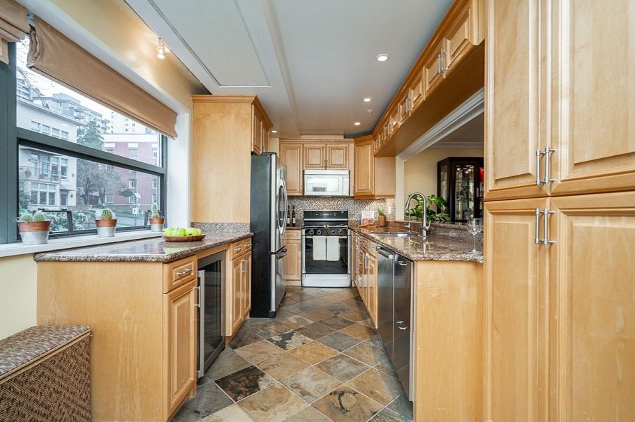 304 1233 Beach Avenue Vancouver, BC - 5