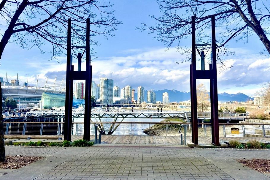 102 128 Athletes Way Vancouver, BC - 27