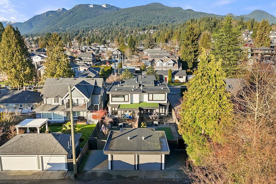 361 E 15th Street North Vancouver, BC - 37