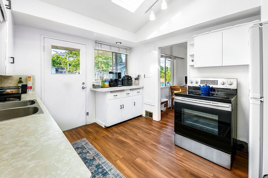 822 E 4th Street North Vancouver, BC - 14