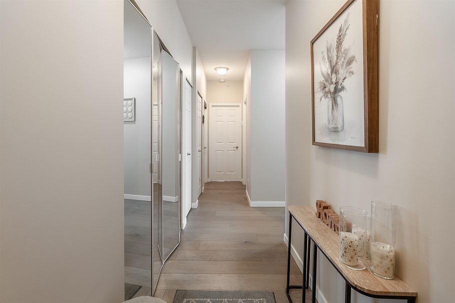 801 160 W Keith Road North Vancouver, BC - 23