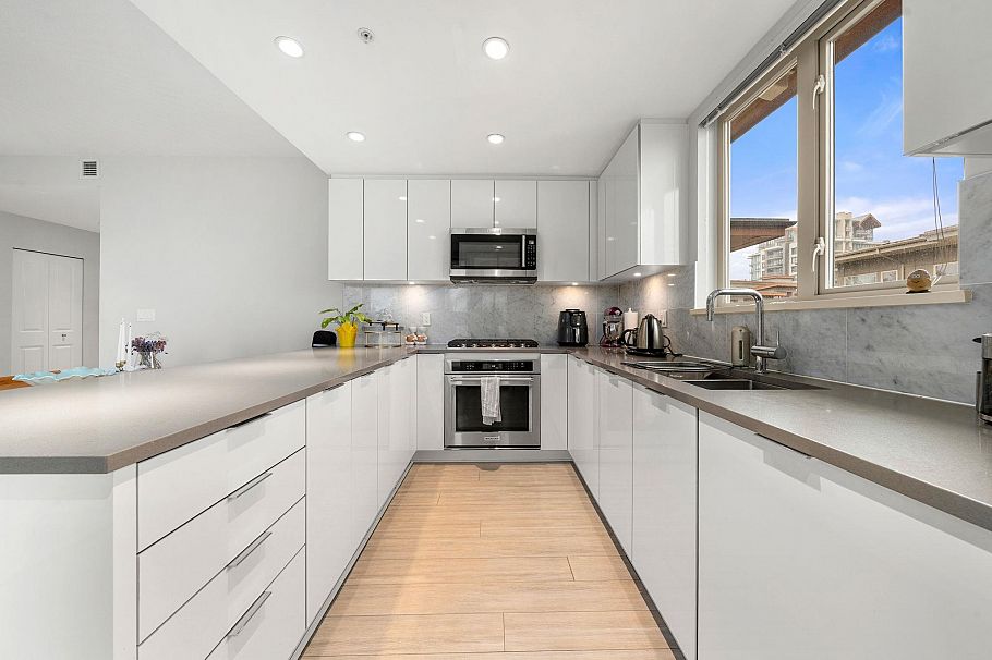 503 2632 Library Lane North Vancouver, BC - 10