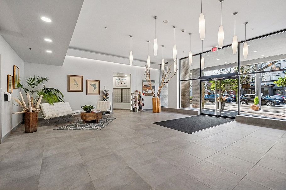 1001 124 W 1st Street North Vancouver, BC - 4