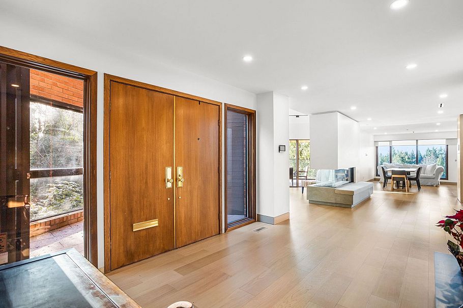 7353 Yew Street Vancouver, BC - 3