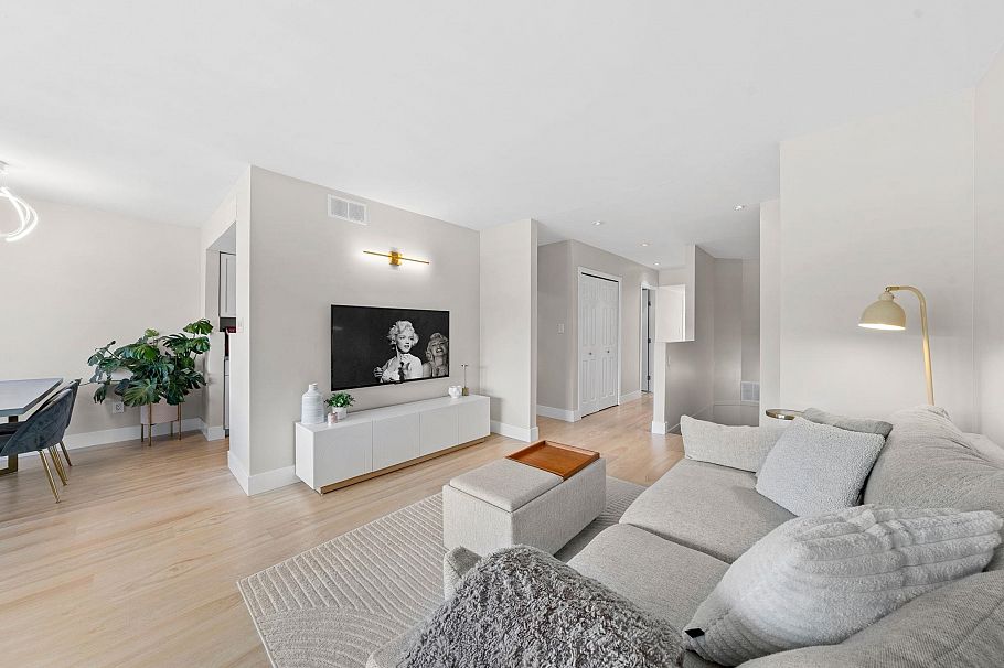 1001 Old Lillooet Road North Vancouver, BC - 2