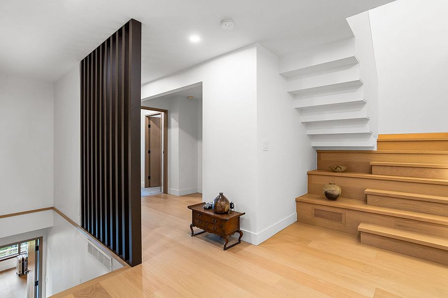 7353 Yew Street Vancouver, BC - 35