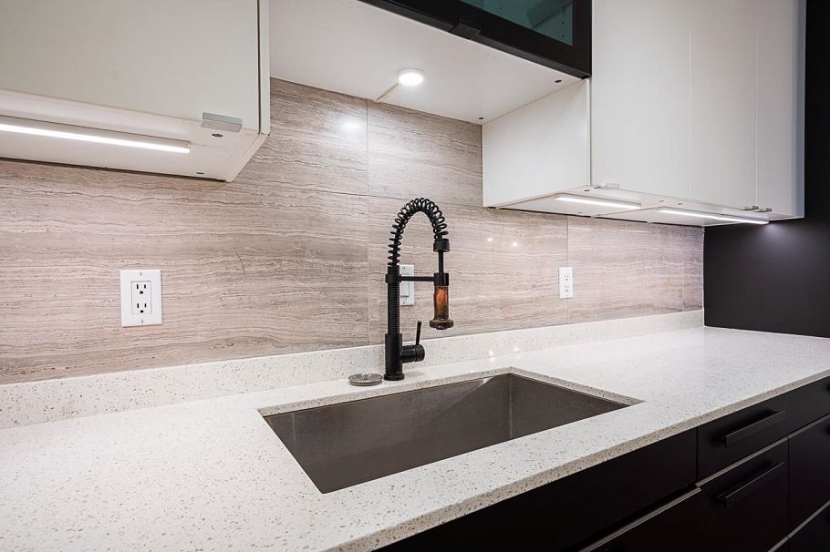 208 211 W 3rd Street North Vancouver, BC - 14