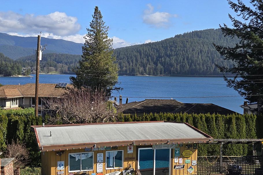 534 Beachview Drive North Vancouver, BC - 3