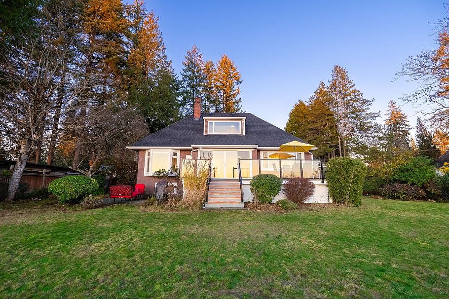 1275 W Keith Road North Vancouver, BC - 35