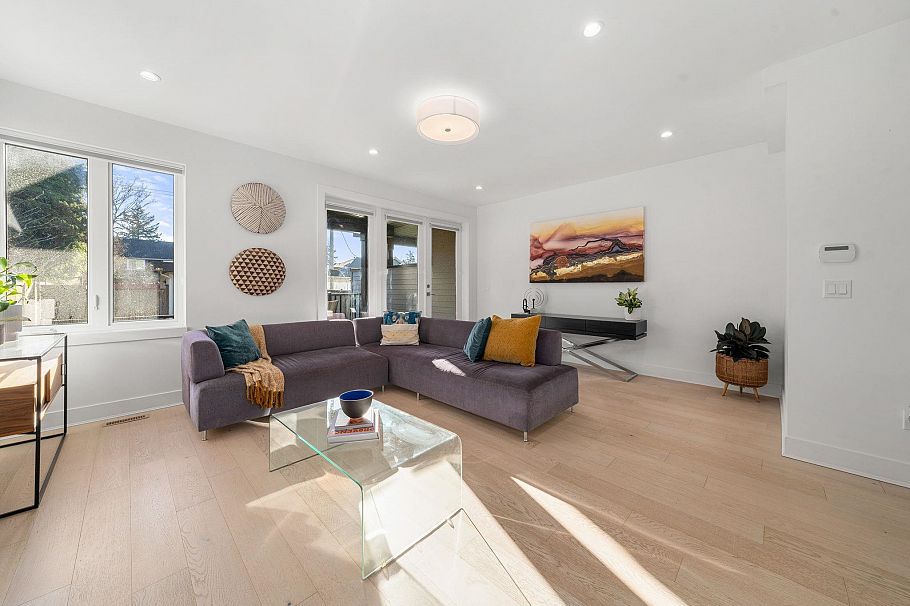 361 E 15th Street North Vancouver, BC - 13