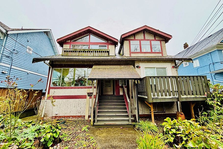 2516 W 6th Avenue Vancouver, BC - 1