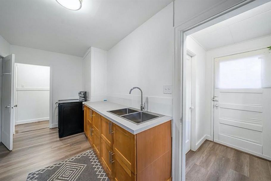 3694 W 16th Avenue Vancouver, BC - 7