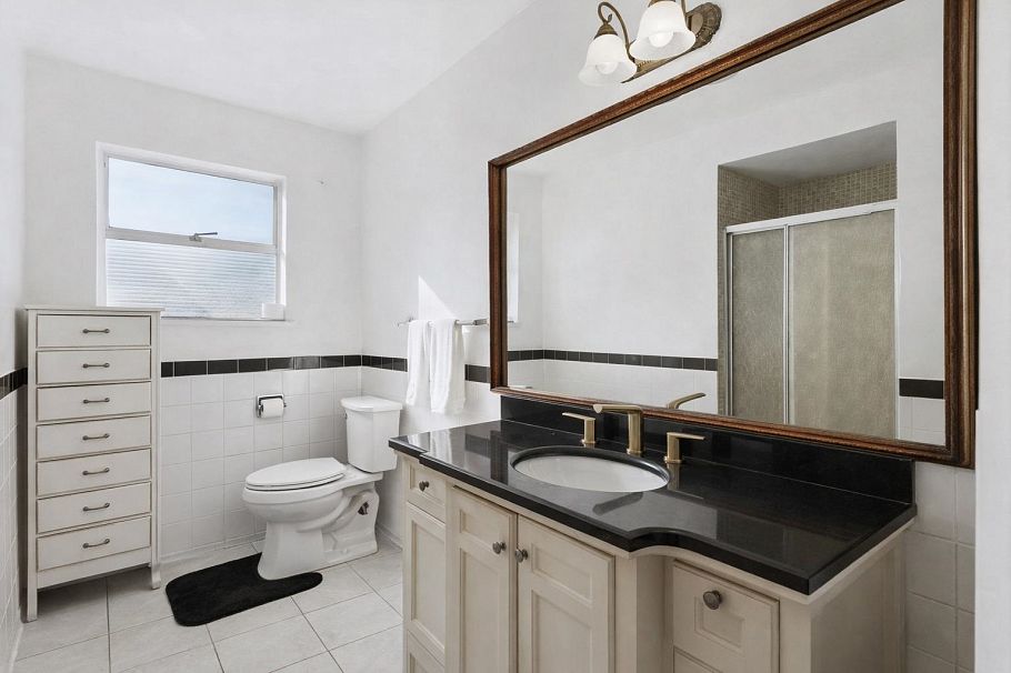 922 Canyon Boulevard North Vancouver, BC - 17