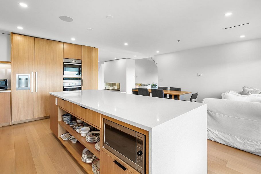 7353 Yew Street Vancouver, BC - 18