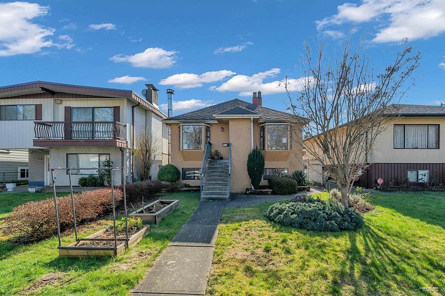 2576 Parker Street Vancouver, BC - 2