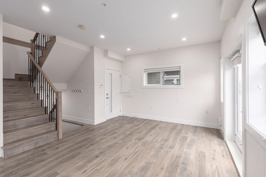 2255 E 35th Avenue Vancouver, BC - 11