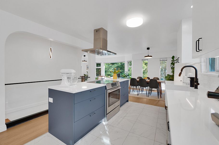 1652 Coleman Street North Vancouver, BC - 3