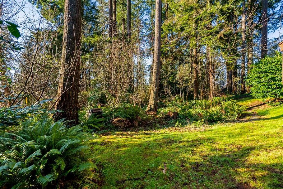 2076 Purcell Way North Vancouver, BC - 34