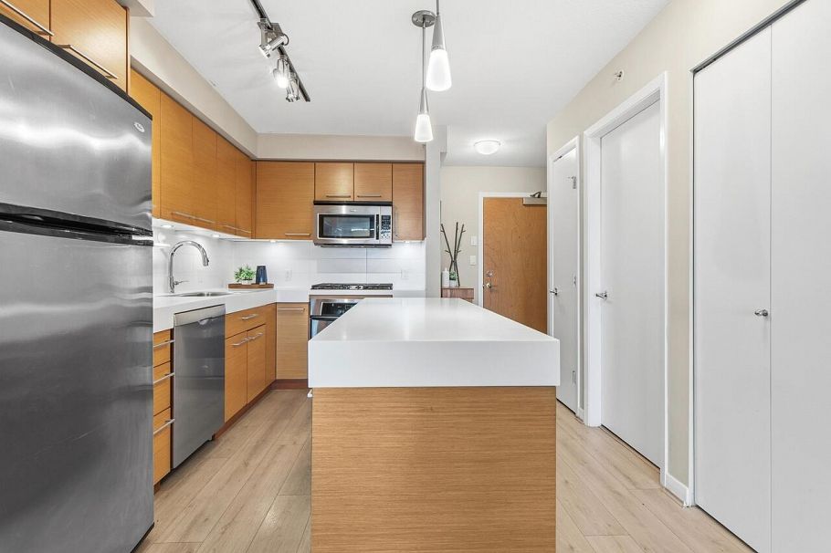 607 2770 Sophia Street Vancouver, BC - 2