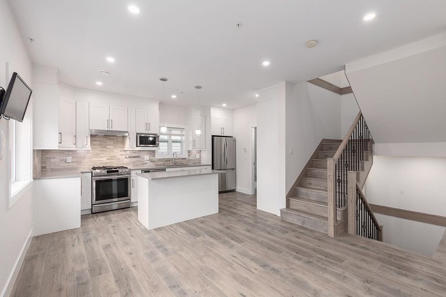 2255 E 35th Avenue Vancouver, BC - 4