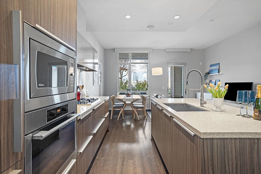 102 128 Athletes Way Vancouver, BC - 17