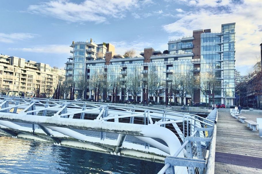 102 128 Athletes Way Vancouver, BC - 39